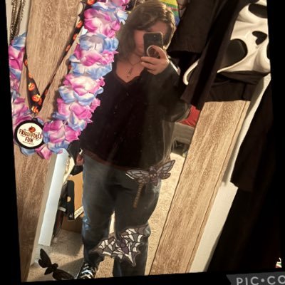 _Sara_404's profile picture. 19, she/they