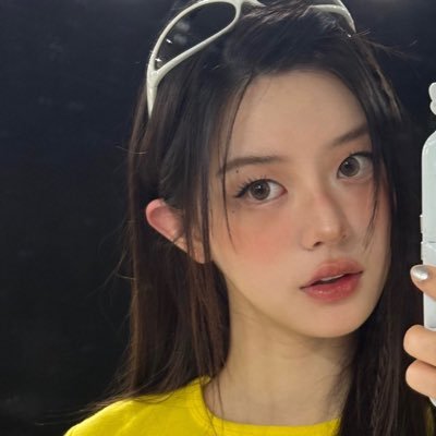 acciosvtz's profile picture. eu e os nutwilliam bem grudadinhos