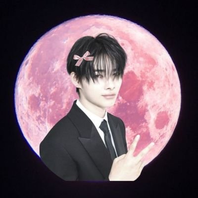 RKamol9's profile picture. ele/dele