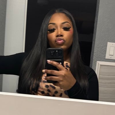 pretty0ne__'s profile picture. 