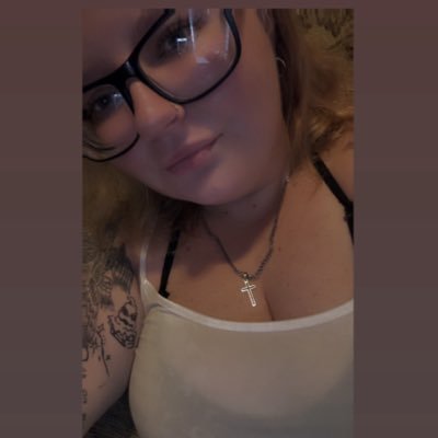 spooky_queen1's profile picture. I live and breath Halloween I’m obsess with horror movies and my fave season is fall. MMPR will alway be on top, red ranger is my fave (Jason) ❤️