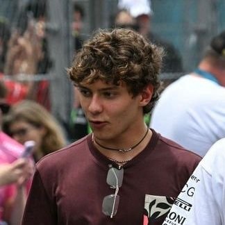 lovelygkyunnie's profile picture. 🛹 I should've just skated away 🌷@leaveroomforme🌷🛹 |back-up @12amtacotuesday| 🌺matching with @Overand_0ut🌺