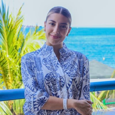 marianacong's profile picture. “No soy lo que parezco. No parezco lo que soy”