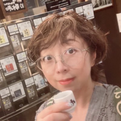 mochinomori's profile picture. 下町物書きヒーラー、占い、女神的Elias REIKI 、甘く不穏な女。存在はフィクション。脚本、役者、散文、美猫のみりんと下町暮らし。 各種SNS→https://t.co/1bGKuAjgJh