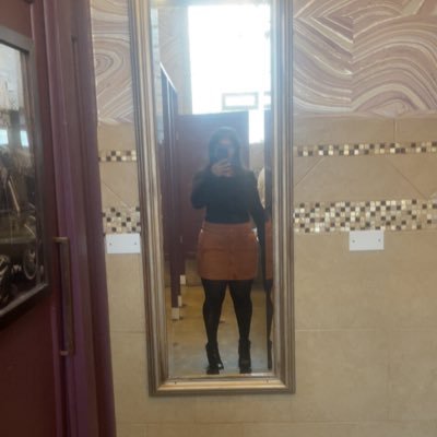 pettymern_'s profile picture. buddy the elf, what’s your favorite color?