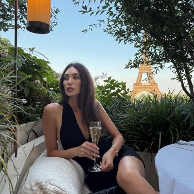 Laur_Lands3's profile picture. It's easy to find the friend but it's hard to find  a real friend in this cruel world 💖 
If you want money, it will be blocked ❌
No Gift Card ❌ No Porn 🔞