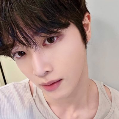 chanyeolpapa's profile picture. 하아씨발 한반도 위 정상남은없구나