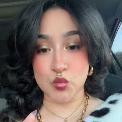 nidoqueeen's profile picture. i take photos.