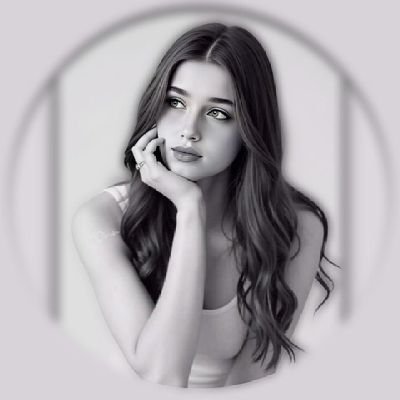 10iizi's profile picture. الغموض دائمًا يجذب الانتباه