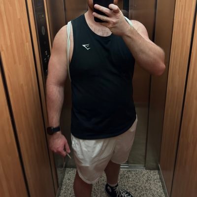 oso_de_gym's profile picture. NSFW 18+ | Bi gym bear jock 6’3” | ENG/ESP | all links below