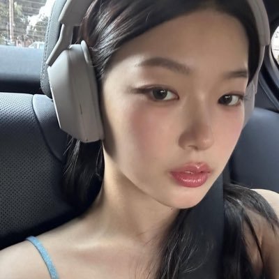 yoonchez's profile picture. maknae ate first.