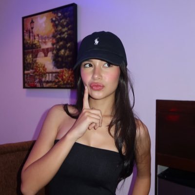 ylenarei's profile picture. 