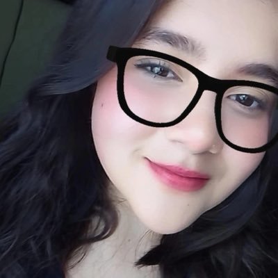 AlinaAlvarOO's profile picture. so cool