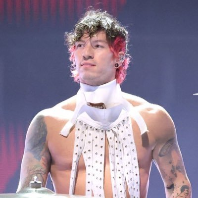 MullbryStreet's profile picture. it/its • 17 • osdd system • i write things sometimes • i’ll reach you someday • priv @spookysvignette