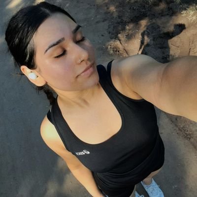 mARianTUneZ10's profile picture. se vuelve tan valioso el beso de la calma