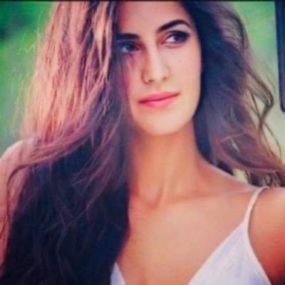 y_a4s's profile picture. " من أعطاك عينه لا تجازيه بالعمى ."