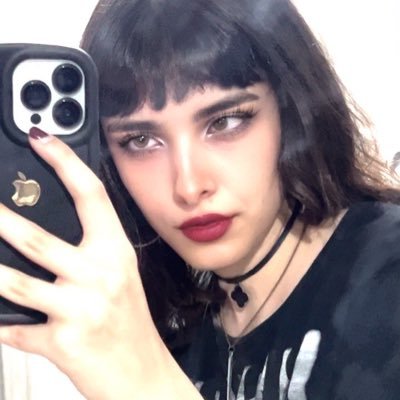 idocrimethencry's profile picture. psych major.