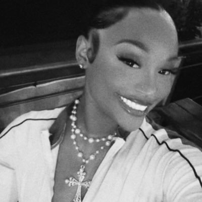 THEREALARIANAAJ's profile picture. 🫧🍸