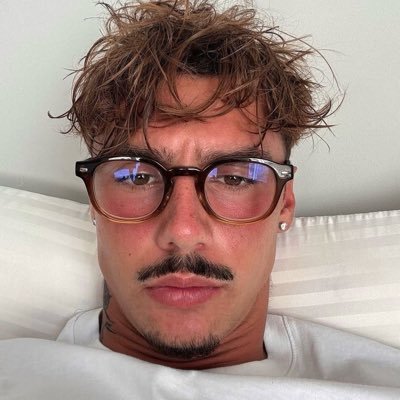 VEILSAINT's profile picture. 