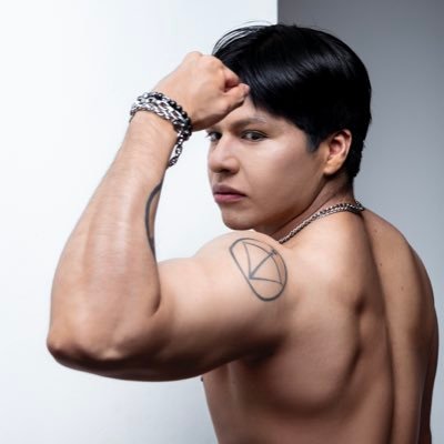 Unhermosoidiota's profile picture. I don’t watch porn, I make porn📘«Tecnologías de Eros» (Egales)🔥 Escribo en @killedbytrend 💀