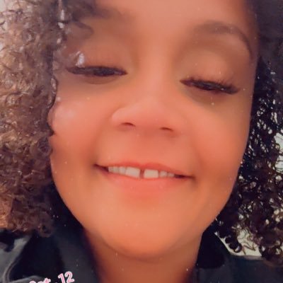 IAmCandece's profile picture. I can see the ❤️