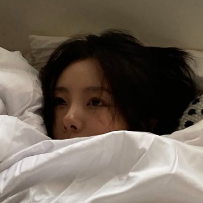 sevnverse's profile picture. SHE/HER - 23