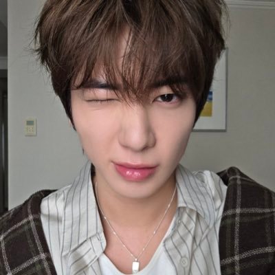 writtenbytyun's profile picture. argumentative, antithetical dream girl