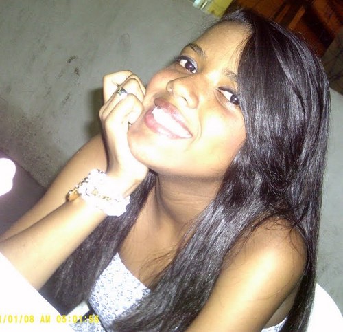 Sou confiiante em mim mesma em mais ninguém ,,,,,,
e me valorizo ;]
