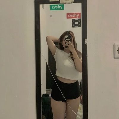 verenagustinaa's profile picture. gemes banget ih pengen cium kamu dengan brutal sampe di grebeg warga sekitar 🥵