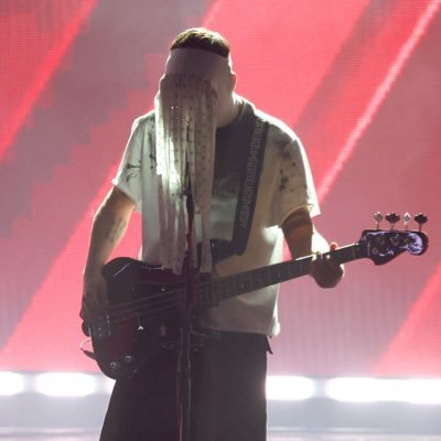 downstairsomg's profile picture. #OnePride | #VanisherHorizonScraper SWEEP AOTYYYY | she/they