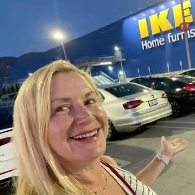 ilee98160's profile picture. Author of intense dark romance, my characters break, burn & fall hard. Also creating bright, fun & artsy designs on Redbubble. Dual energy: heartbreak & humor.