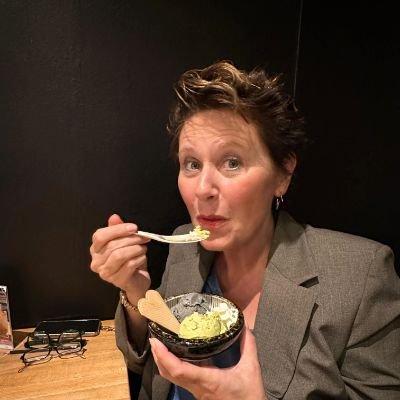 atelierhoffmann's profile picture. Abstrakte Malerei 
intuitive Collagen, die innere Räume öffnen.Minimal, meditativ, Zen.

Galerien, Collections, Custom Pieces – ready to vibe?