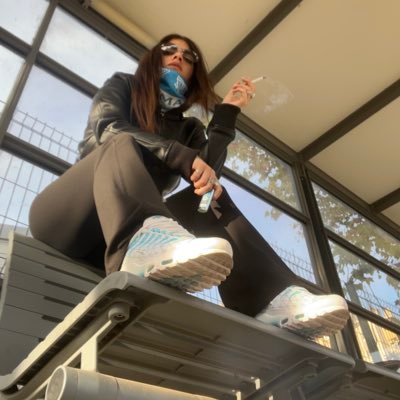 Paprishka_bis's profile picture. J'ai utilisé de mon mieux mes vertus, j'ai tiré parti de mes vices.🇩🇿🇦🇲 Papicha, meuf King Kong, mes mutus sont des reines. J'ai sauté après 12 ans. 🤍OM💙