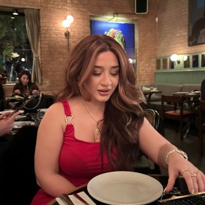 nazlithesad's profile picture. sevmeyelim de taşa mı dönelim