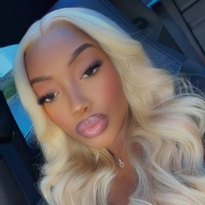 itsdrianicole's profile picture. 