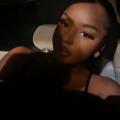 ms_aminaaa's profile picture. live easy