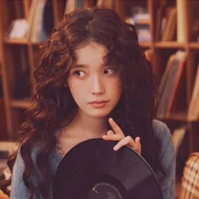 reiterature's profile picture. 📜  Mijn hart blijft nog in mei ༘⋆✿ over leven en overleven.