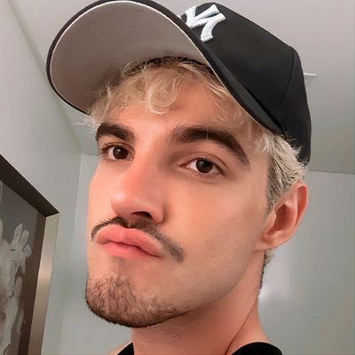 loveincommon's profile picture. 