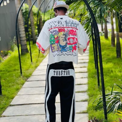 Horlarthemhark1's profile picture. Daily Meme plug — I dey sell laugh, small lifestyle flex, and gbege for free. Follow make we dey burst brains together. 😜🔥#DailyMemePlug  #FollowForWakeUpCall