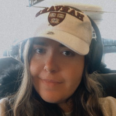 JulieRg2's profile picture. Fondatrice de @dunkiin_fr 👩🏻‍💻 / Rédactrice en chef de Dunkziine et Playbook 🏀🏈 // #NEPats / #FTTB // friendship bracelet maker and Swiftie 🫶🏼