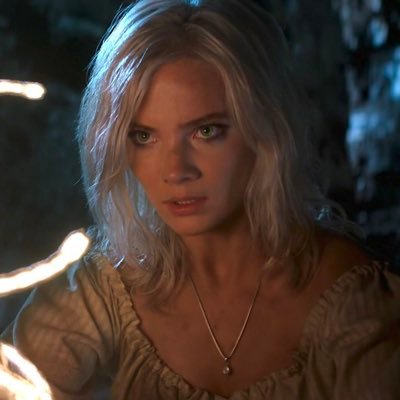 ciritruly's profile picture. o raio que corta a escuridão, a luz que parte a noite. (a/ela/a)