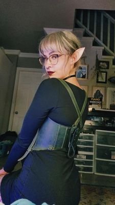 MissNSFWitch's profile picture. just a silly slutty nerdy alt type girl
(@misssilverwitch's alt) 18+ MDNI