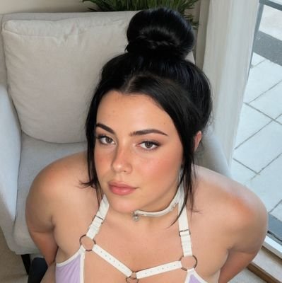 LunaDevineXO's profile picture. Late-night thoughts in high definition 💋
Soft lips, filthy mind — you’ve been warned 😈
Come see what I can’t post here👇🏻