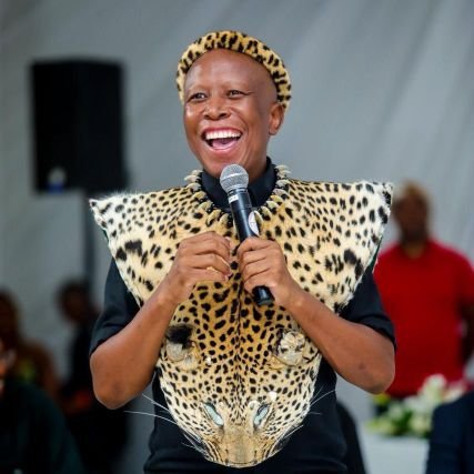 Somagwaza3's profile picture. Ndingu Ngxongo waseBathenjini
Untsundu, nqolomsila, yem yem, inkonjane emnyama ebhabhe'mafini, uvela babhentsele☺️. Proudly Eff. My blood is Red.✊🏿✊🏿✊🏿