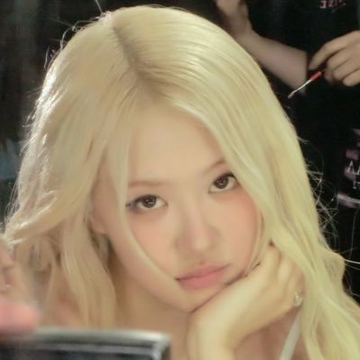 rwxroses's profile picture. 