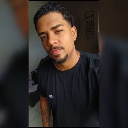 pablocrvg97's profile picture. ▪Leão ▪13-08-97 ✠ Jogai por nós, VASCO, porque nós torcemos por vocês /+/ ✠ •Zag Raiz ⚽️ Sócio torcedor @vascodagama