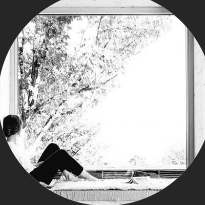 azade392527's profile picture. لطفا فالو نکنید.