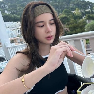 sphicaholic's profile picture. certified sapphic media enjoyer | edits in highlights