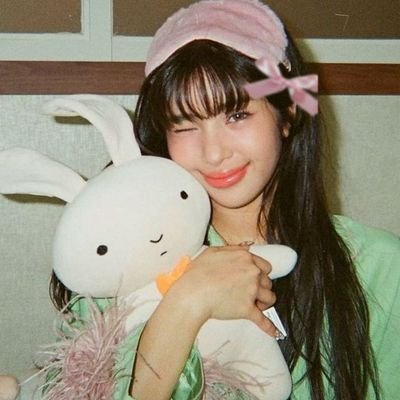 spiderchansung's profile picture. taylor, skz, harry y katseye.  💐                                     
choose love and free palestine, cabrones 🇵🇸