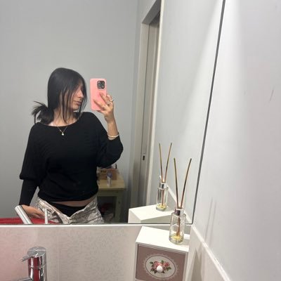 caspeepaz's profile picture. i hate it here